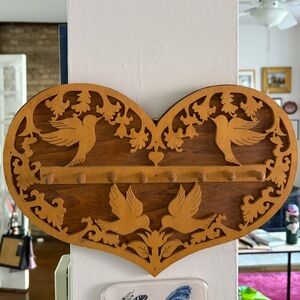 Heart-Shaped Hummingbird Wooden Wall Hook Rack in Natural Brown
